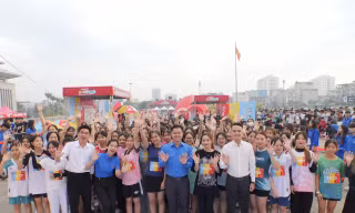 Đông đảo học sinh, đoàn viên tham gia ngày hội học sinh 3 tốt.