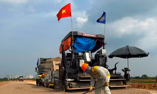 Vành đai 4 thi công 'xôi đỗ': Người dân có tâm lý chờ áp dụng quy định mới