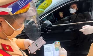 Phát hiện mẫu giấy đi đường mới ở Hà Nội ‘quét mã không thấy thông tin’