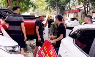 Côn đồ bãi xe lộng hành, xô xát với dân tại khu vực đông dân nhất Hà Nội 