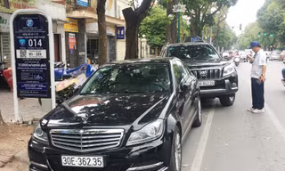 Trông xe theo hình thức iParking trên tuyến phố Trần Hưng Đạo. Ảnh: Anh Trọng
