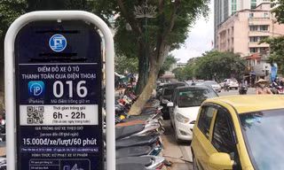 Biển, bảng trông xe theo iParking bị gỡ bỏ và thay bằng các biển truyền thống trên phố Hà Nội
