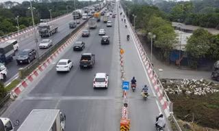 Sau điều chỉnh dải phân cách chia làn xe, giao thông cầu Thanh Trì thế nào?
