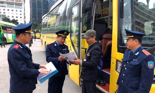 Sở GTVT Hà Nội yêu cầu, đến 28/1 phải xong kiểm tra ma túy với tài xế kinh doanh vận tải. Ảnh: T.Đảng
