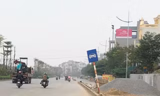  Đã 10 năm có dự án nâng cấp nhưng đến nay QL6 vẫn nhếch nhác, xập xệ. Ảnh: T.Đảng