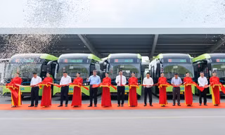 Đưa vào hoạt động xe buýt điện kết nối Đông Anh với trung tâm Hà Nội