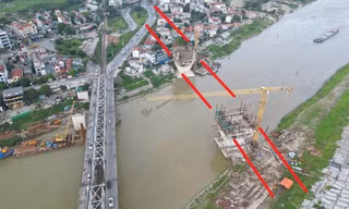 Cầu Đuống mới vẫn chơi vơi hai trụ cầu, chưa thể làm đường kết nối