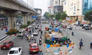 Lô cốt cũ 'đắp chiếu', lô cốt mới lại mọc trên đường Hà Nội
