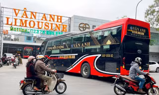 Hàng loạt xe khách bỏ bến chạy 'dù' trên tuyến Thanh Hóa - Hà Nội 