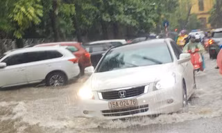 Mùa mưa năm 2019, Hà Nội còn 13 điểm đen ngập úng. Ảnh: T.Đảng