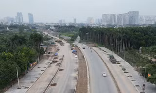 Hà Nội: Cận cảnh trục đại lộ Tây Thăng Long 10 làn xe đang dang dở 