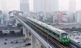 Tàu Cát Linh - Hà Đông chạy thủ nghiệm trên tuyến trong 3 ngày qua. Ảnh: Như Ý