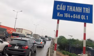 Cấm xe theo giờ trên cầu Thanh Trì 