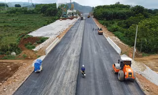 Hối hả thi công cao tốc QL45 - Nghi Sơn để kịp cán đích dịp lễ 2/9 