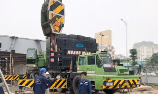 Sau một số ngày dừng thi công để thực hiện "lệnh" cách ly, đến nay hầu hết công trình giao thông tại Hàn Nội đang được thi công trở lại.