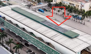 Ga tàu Yên Nghĩa mưa dột gần 8 tháng chưa được khắc phục: Thiếu hợp đồng công việc?