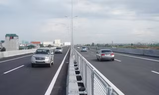 Đường cao tốc Vành đai 4 được thiết kế cầu cạn tương tự như đường trên cao nội đô Hà Nội. Ảnh: Trọng Đảng