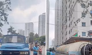 Hai xe téc cung cấp nước sạch dịch vụ cho người dân KĐT Linh Đàm chiều 13/10