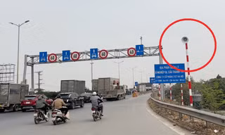 Chủ xe đi trên cầu Thanh Trì bất ngờ với tiếng loa ‘át’ tiếng còi xe