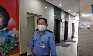 Nhân chứng kể lại khoảnh khắc hai người rơi từ tầng 2 chung cư ở Hà Nội