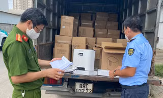 Số lượng lớn máy thở thu giữ.