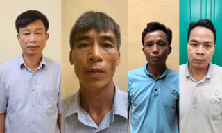 Nguyễn Xuân Hùng (ngoài cùng bên trái) cùng các bị can trong vụ án