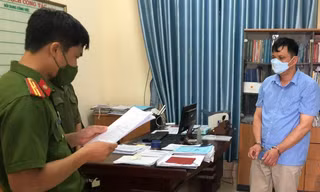 Quân Văn Thịnh (SN 1975) - Hiệu trưởng Trường Phổ thông Dân tộc nội trú THCS huyện Yên Sơn.