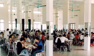 Sinh viên được trưởng khoa mời cơm trưa miễn phí