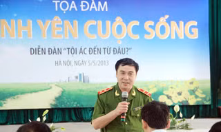 Khi trung tướng hát cho phạm nhân nghe