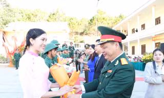 Nữ tân binh duy nhất ở Đắk Nông lên đường nhập ngũ
