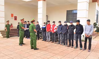 Thanh niên 16 tuổi huy động 29 người vác dao rựa đi trả thù