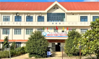 Bắt quả tang một bác sĩ nhận tiền của người bệnh