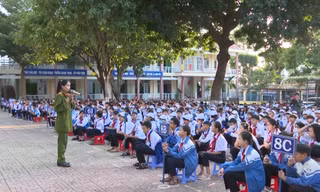 Cảnh báo hiện tượng ‘tín dụng đen’ bủa vây trường học