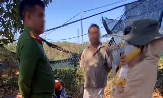 Con khóc giữa quán cơm, mẹ bị báo công an vì nghi bắt cóc 