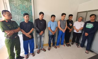 Nhóm côn đồ tạt sơn, đập phá quán phở: Liên tục thay đổi quần áo trên đường trốn chạy