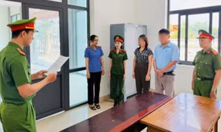 Chủ tịch xã chỉ đạo kế toán lập khống chứng từ, lấy tiền tuần tra rừng để tiếp khách