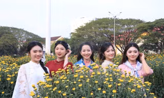 'Nàng thơ' Đắk Lắk xuống phố đón xuân