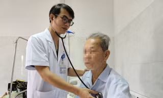 Cụ ông thoát 'cửa tử' ngoạn mục sau nhiều lần ngưng tim