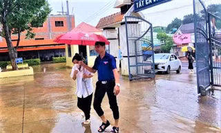 Hình ảnh tình nguyện mùa thi ở Đắk Nông để lại ấn tượng đẹp