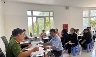 Công an Đắk Lắk làm việc xuyên ngày nghỉ để thu hồi, cấp đổi con dấu