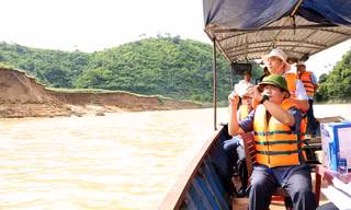 Dừng khai thác cát trên các đoạn sông Krông Ana bị sạt lở