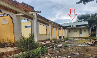 Nhà vệ sinh mới khóa trái, học sinh nín nhịn vì chỗ cũ quá bẩn