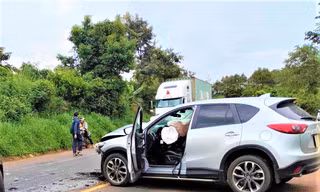 Mazda CX5 va chạm xe tập lái, thầy giáo hướng dẫn tử vong