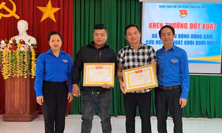 Tặng Bằng khen đột xuất cho hai thanh niên dũng cảm cứu người