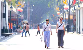 Hà Nội dịu nhiệt bất ngờ, điểm vui chơi dần đông đúc