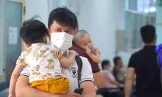 6.000 trẻ đến Bệnh viện Nhi khám mỗi ngày, chủ yếu bệnh đường hô hấp