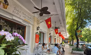 Nhiều gia đình ở TPHCM ‘chơi lớn’ thuê khách sạn xem diễu binh, diễu hành lễ 30/4