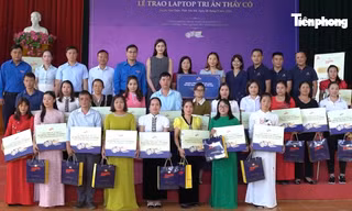 Hành trình cùng Danisa mang máy tính tiếp động lực cho người 'cõng chữ lên non'