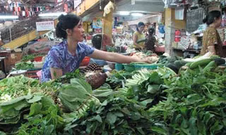 Hà Nội: Rau xanh tăng giá mạnh