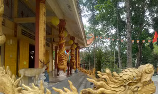 Bí ẩn ngôi chùa tưởng nhớ vị thiền sư chịu hàng ngàn con đỉa hút máu giúp dân canh tác